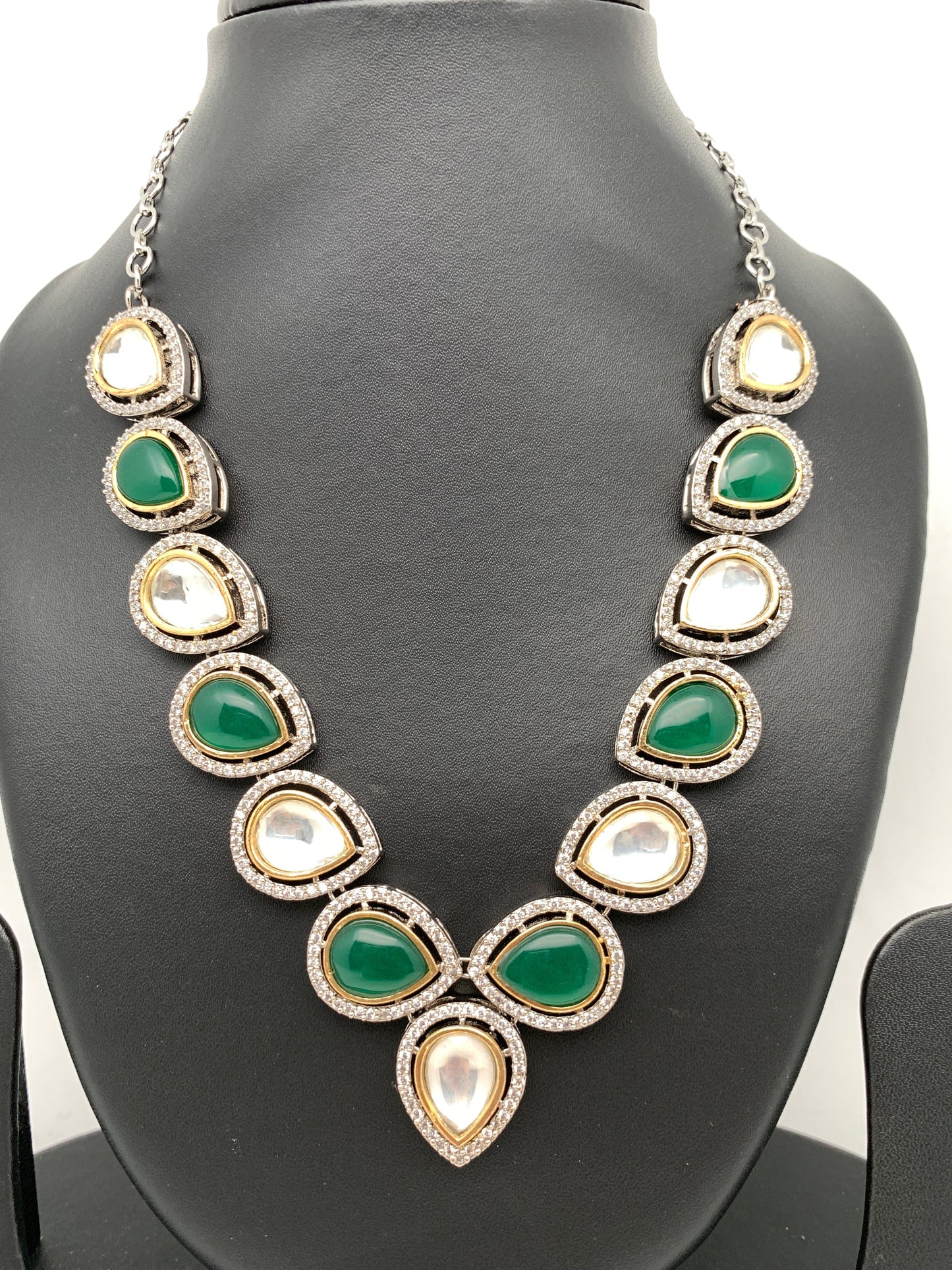 Moissanite Green Stone Dew Drop Pattern Silver Polish Short Necklace