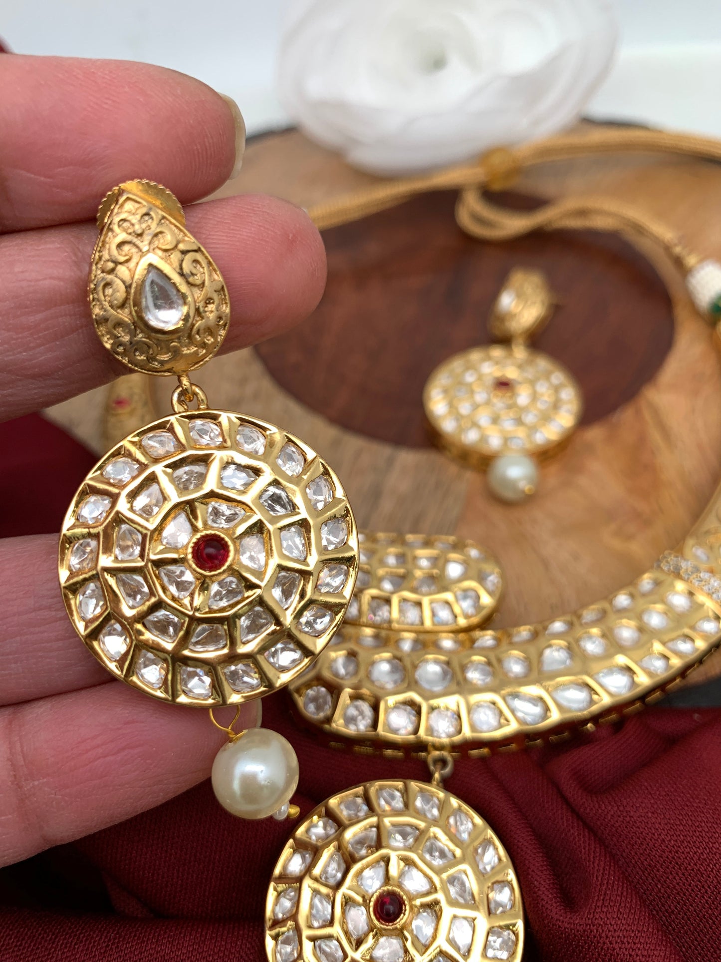 Kundan Golden Hasli Short Necklace