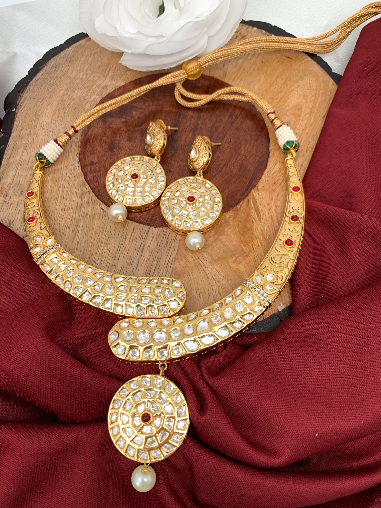 Kundan Golden Hasli Short Necklace