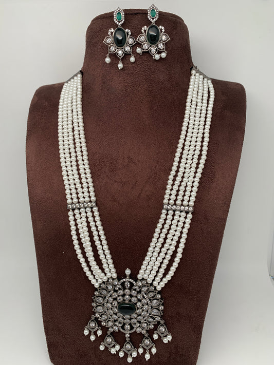 Shell Pearl Raani Haar with Victorian Polish Green Stone Moissanite Pendent