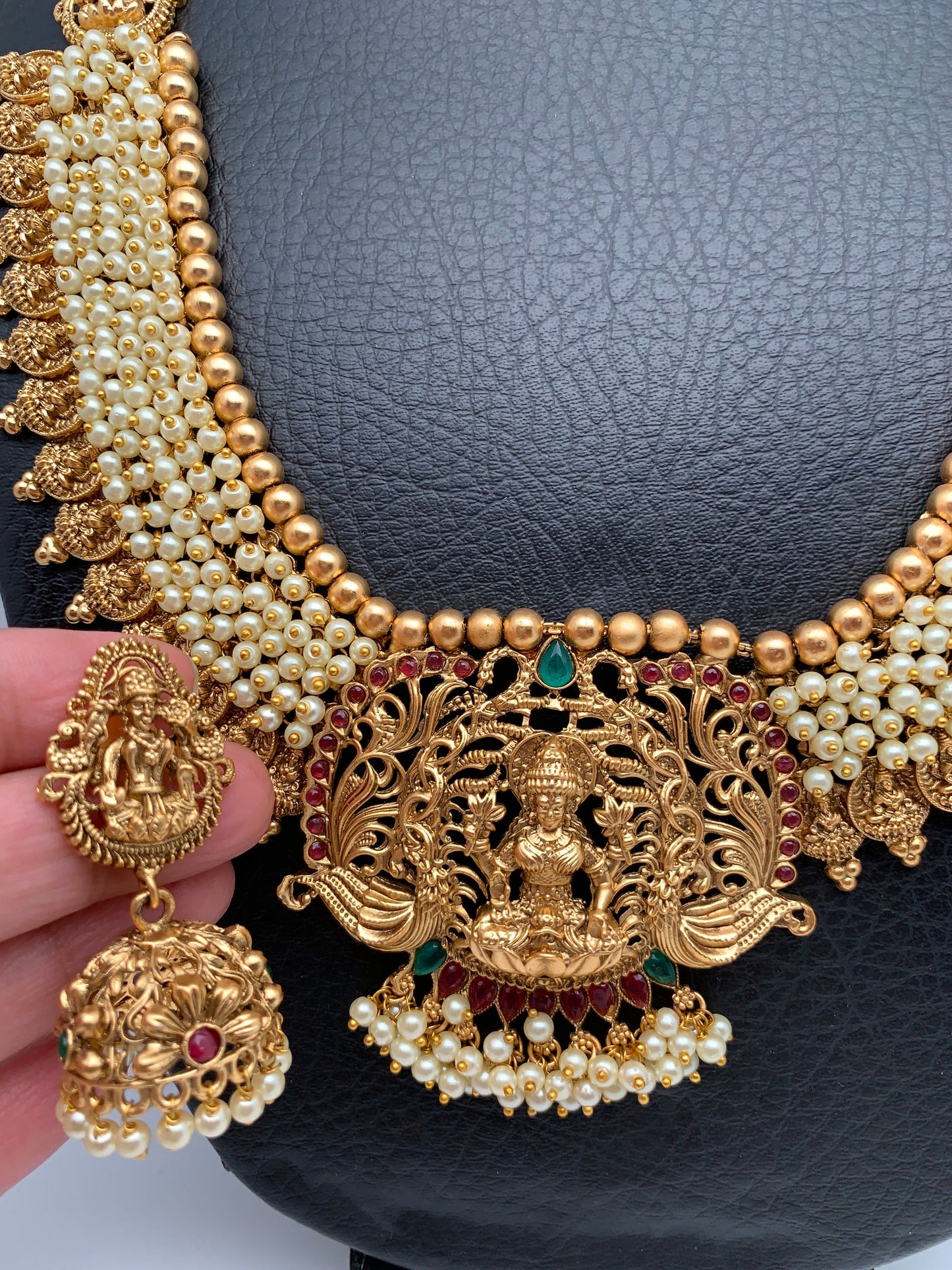 Goddess Lakshmi Cluster Pearls Long Haar