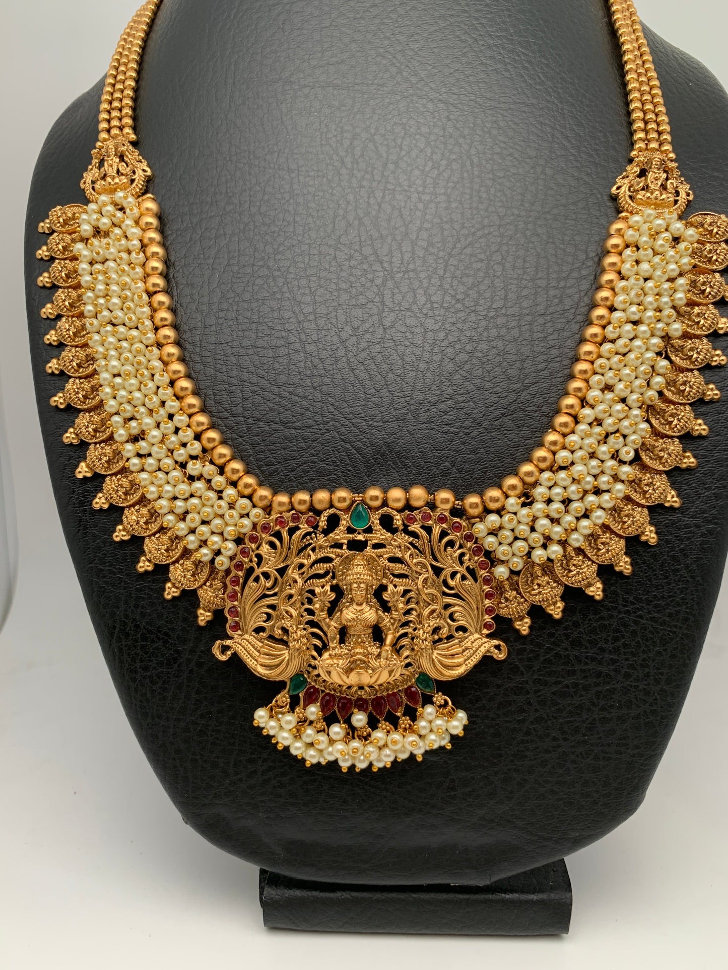 Goddess Lakshmi Cluster Pearls Long Haar