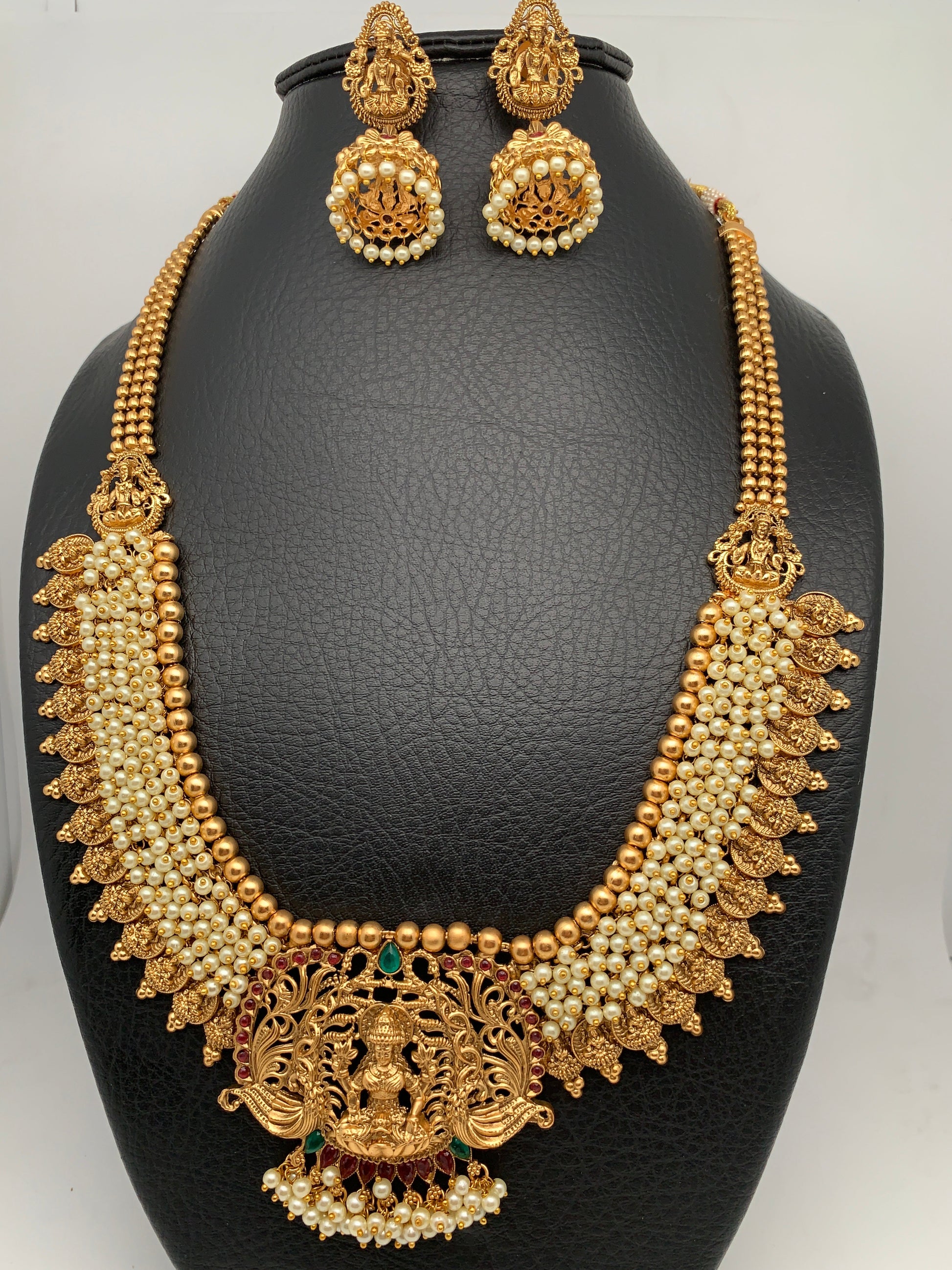 Goddess Lakshmi Cluster Pearls Long Haar