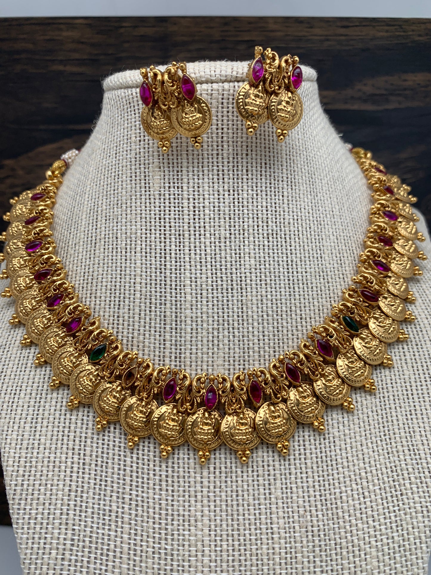 Goddess Lakshmi Kasa Short Necklace Set