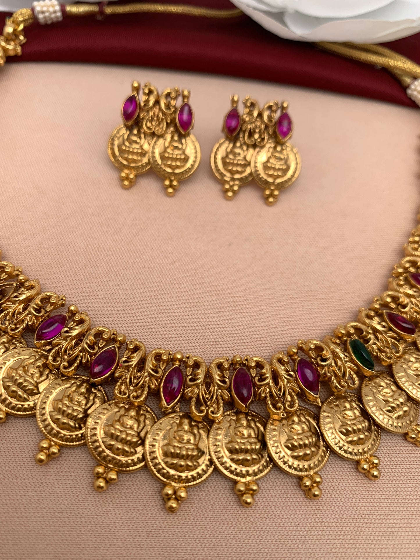 Goddess Lakshmi Kasa Short Necklace Set