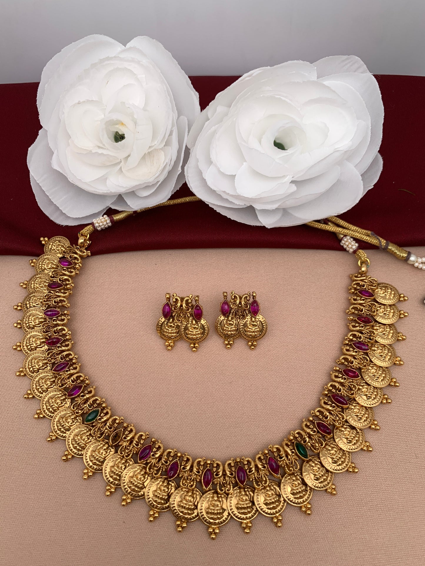 Goddess Lakshmi Kasa Short Necklace Set