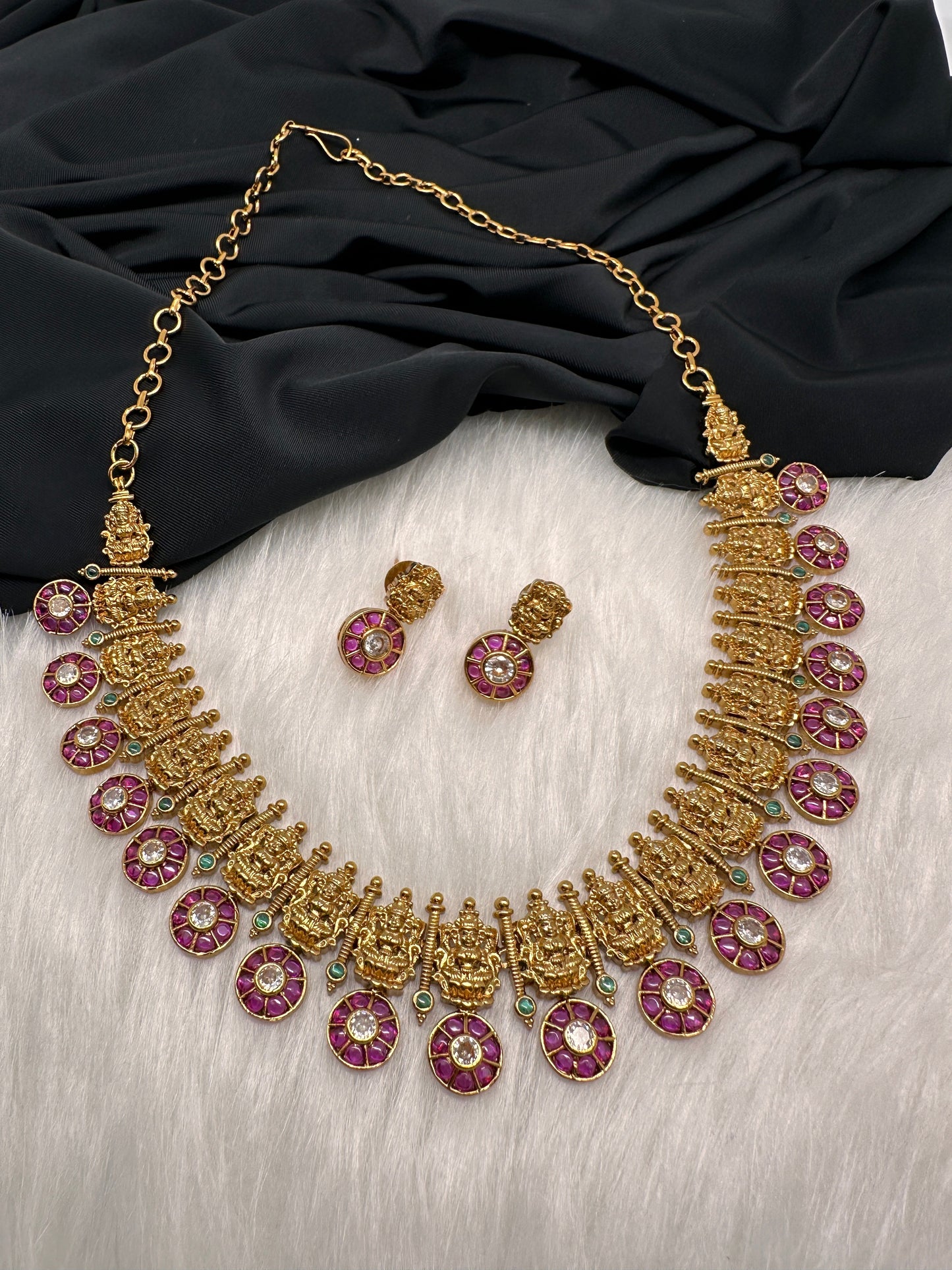 Kempu Goddess Lakshmi Bottu Necklace