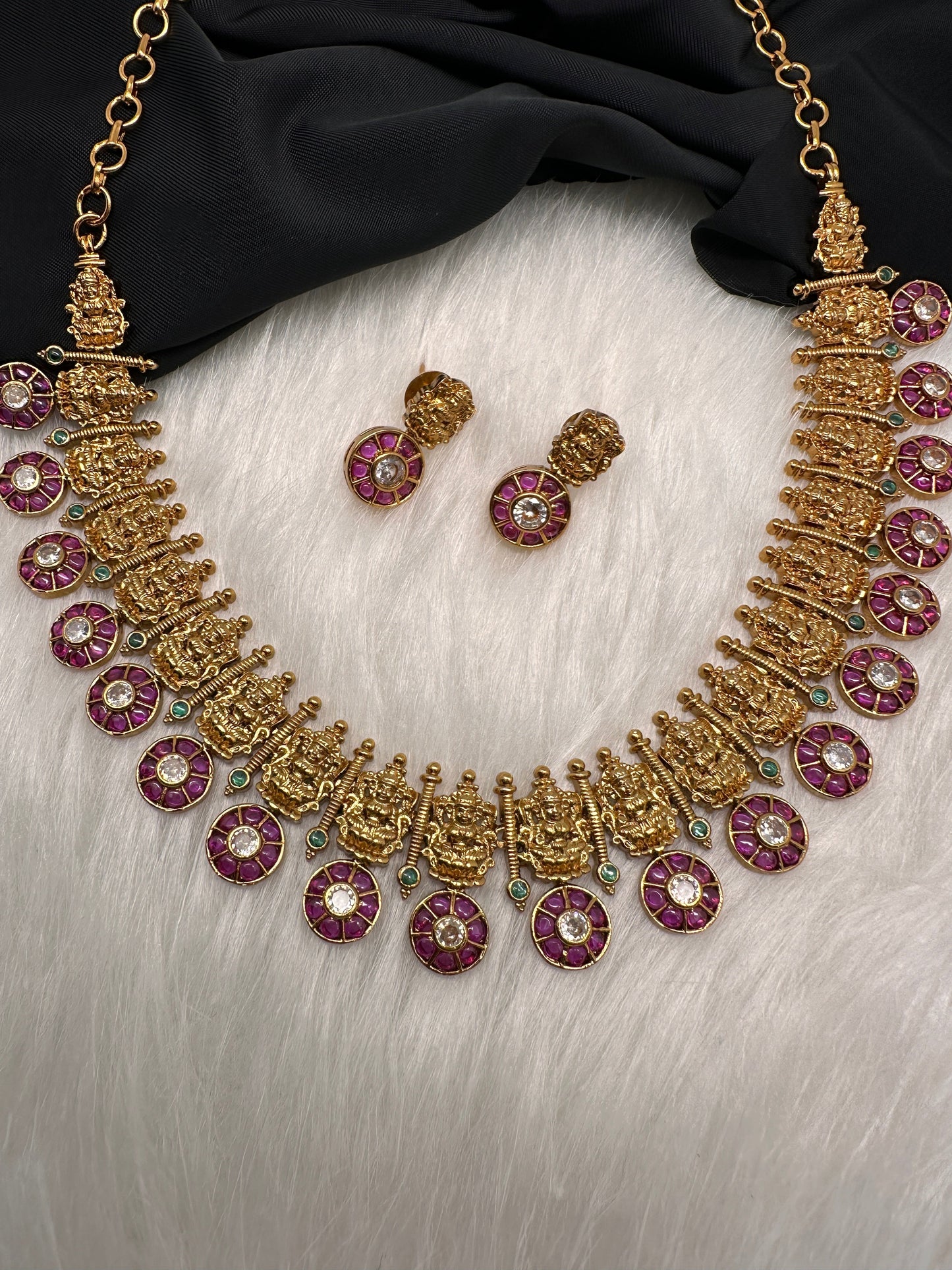 Kempu Goddess Lakshmi Bottu Necklace