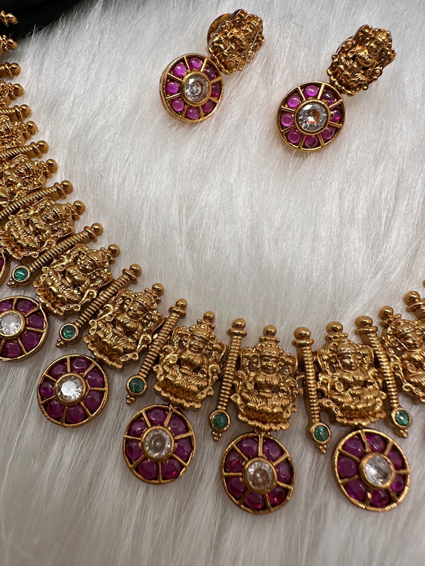 Kempu Goddess Lakshmi Bottu Necklace