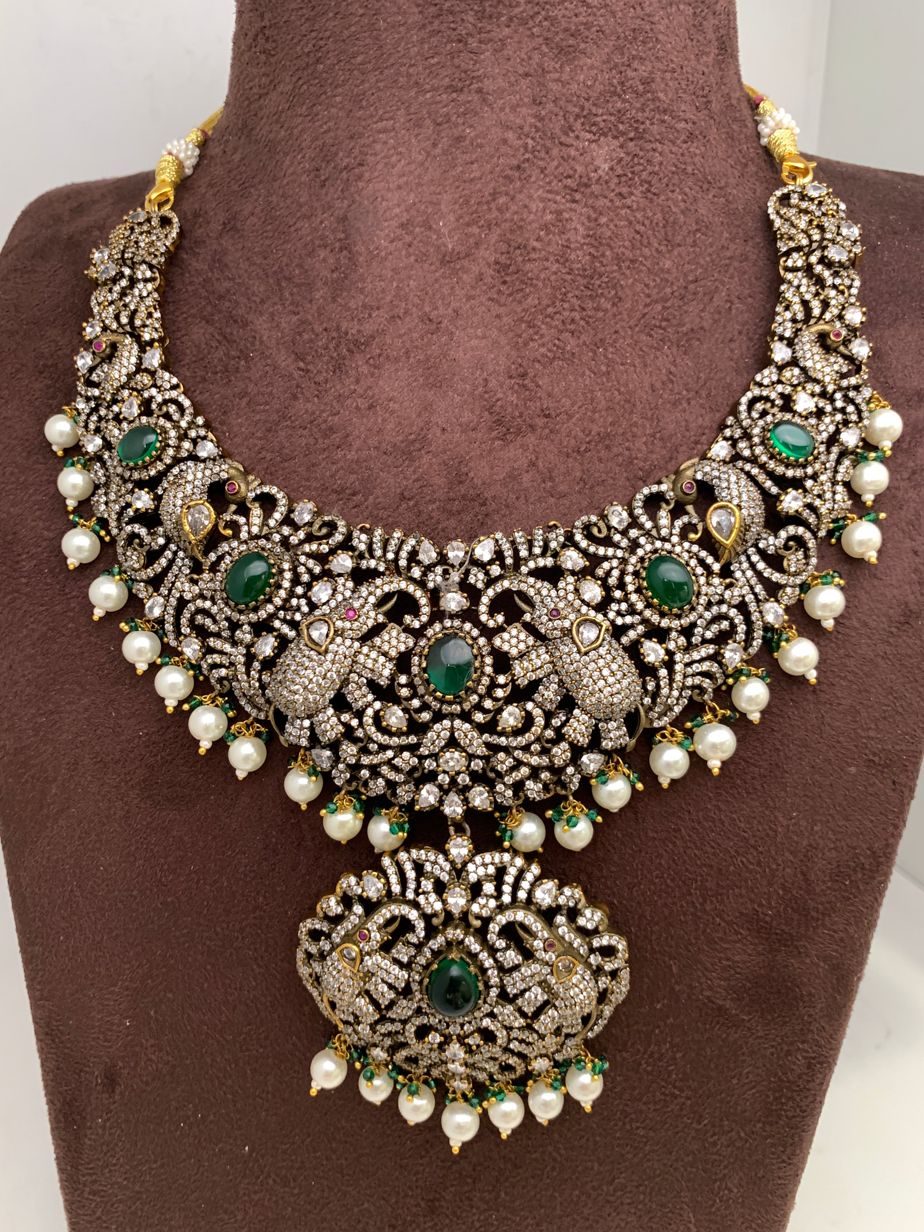 Antique Classic Necklace With Mehndi Plating 219675 at Rs 720/set | एंटीक  नेकलेस in Mumbai | ID: 2853442578197